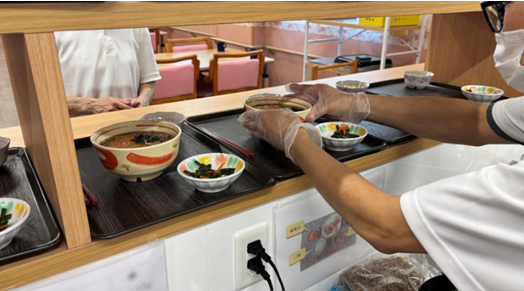 介護施設の食事準備